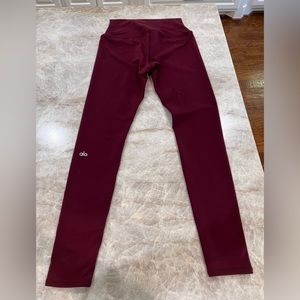 Burgandy Alo leggings like new condition sz small